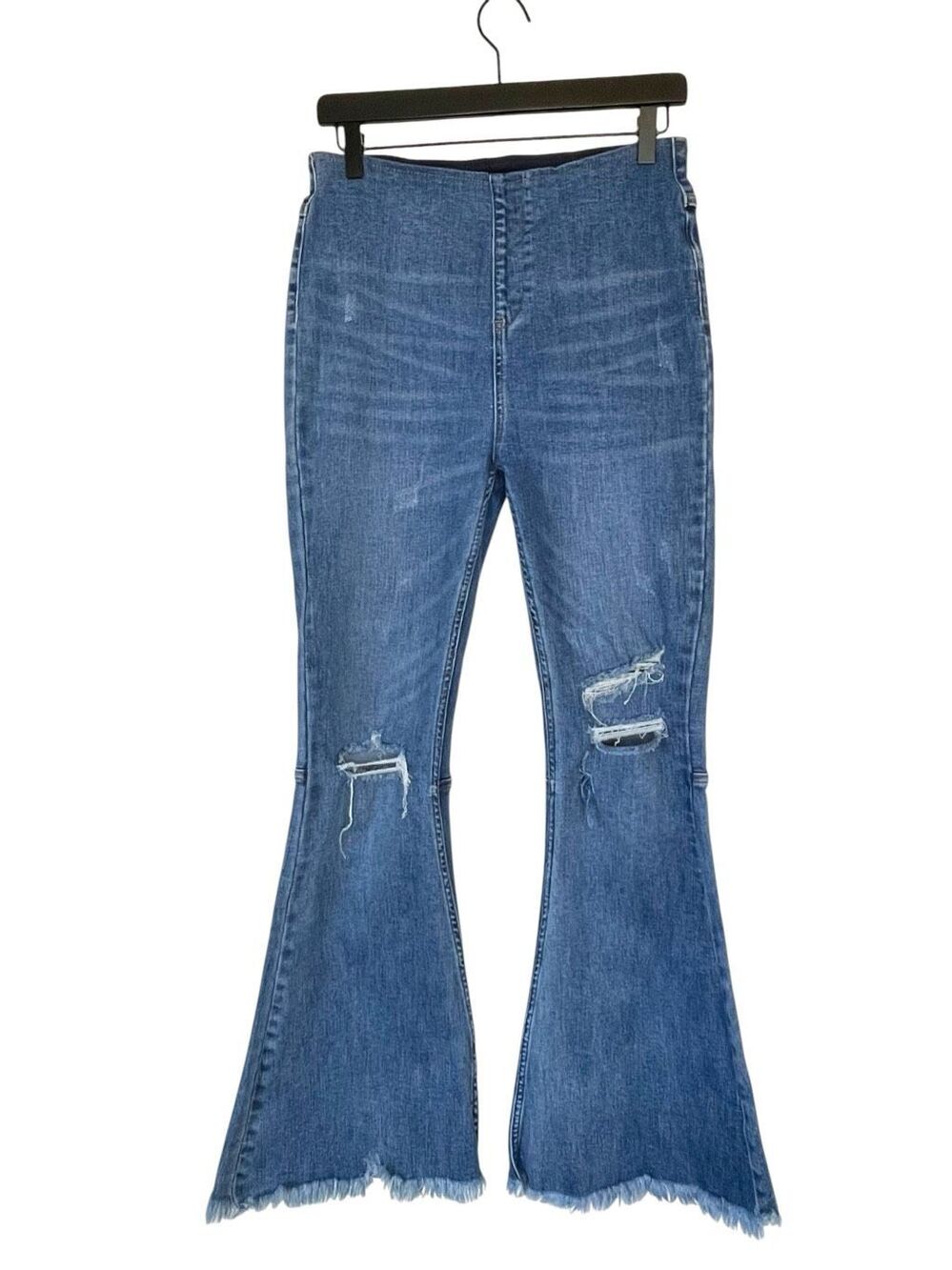 Risen Pull On Flare Bell Bottom Ripped Knee Distressed Jeans size Medium - Picture 1 of 12